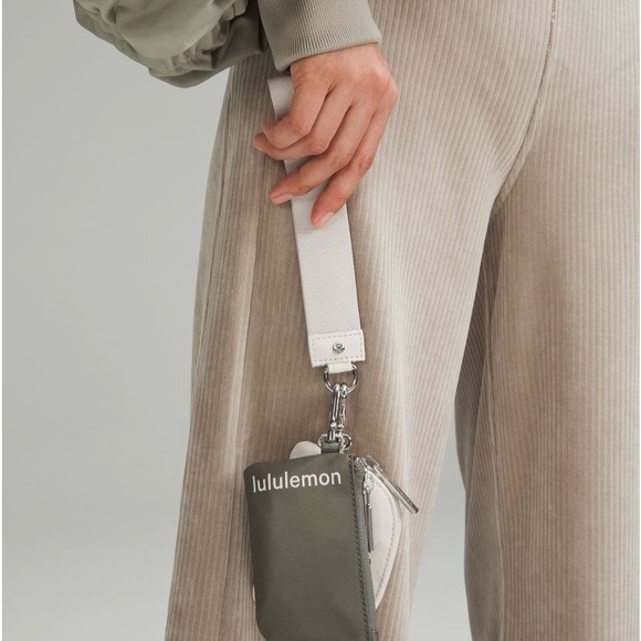 LULULEMON GREY SAGE/WHITE OPAL DUAL POUCH WRISTLET - Picture 5 of 9
